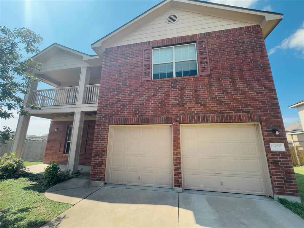 Foto principal - 9909 Fantail Ln