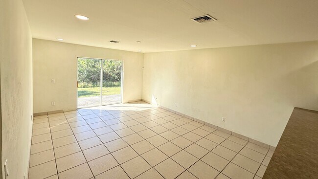 Foto del edificio - 714 Harold Ave S