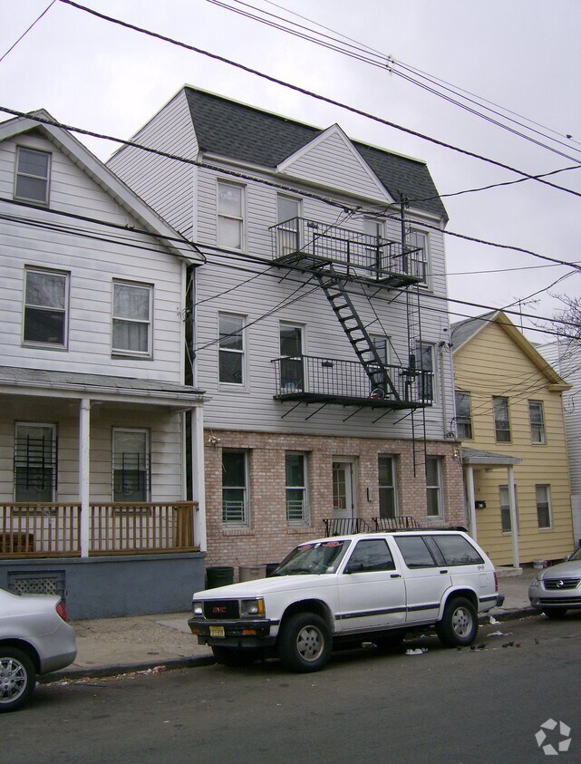 Foto del edificio - 176A Parker St