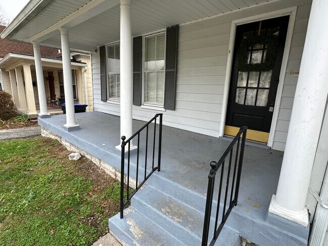 Foto del edificio - 313 Capital Ave