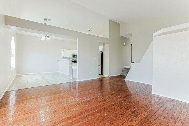 Foto del edificio - 4529 E Scott Ave