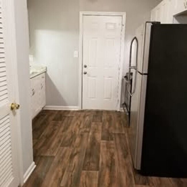 Foto del edificio - 5912 Lone Oak Dr SW