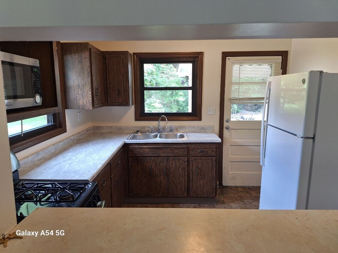 Kitchen - 4624 Verona Rd