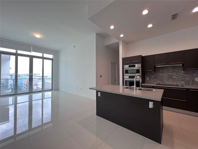 Foto del edificio - 7825 NW 107th Ave