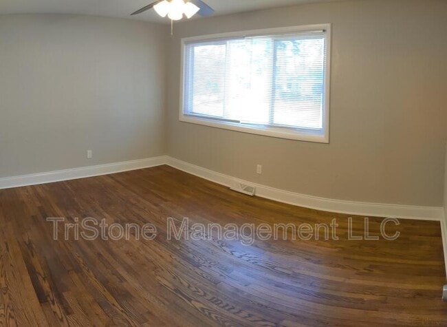 Building Photo - 3106 Erskine Dr
