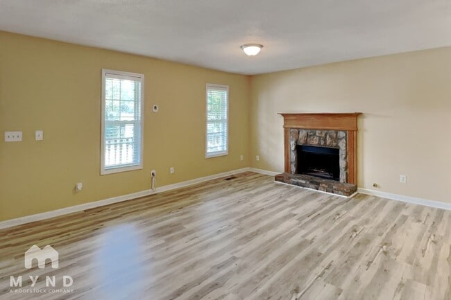 Building Photo - 413 River Trace Dr