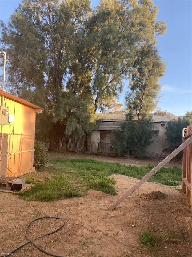 Building Photo - 2 br, 1 bath House - 15722 L St.