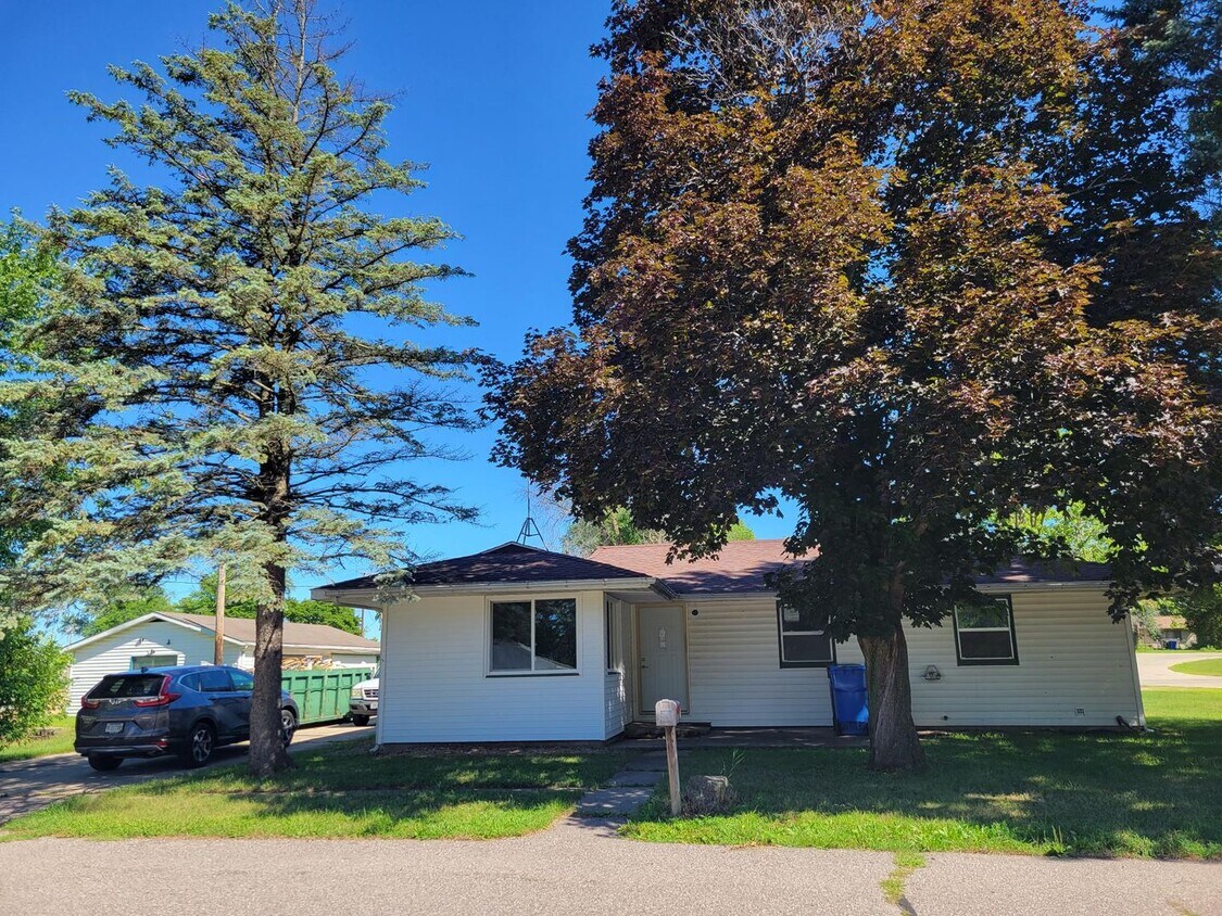 Primary Photo - 4 Bedroom House, FULLY REMODELED INTERIOR