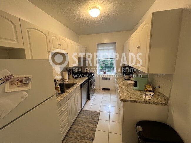 Kitchen - 1139 Beacon St