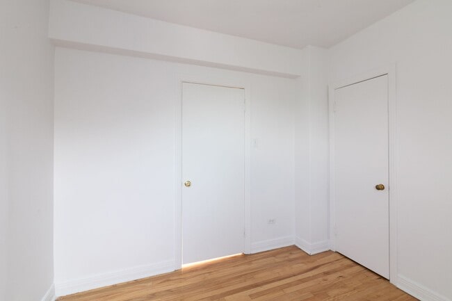 Building Photo - 10 Rosemount