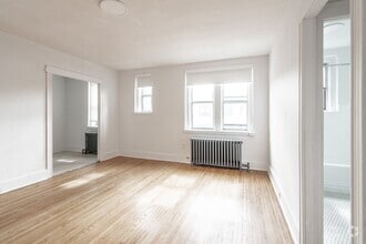 Building Photo - 122 Dowling Ave