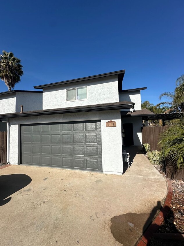 Primary Photo - Remodeled 2 Story 3BR/2BA House with Vinyl...