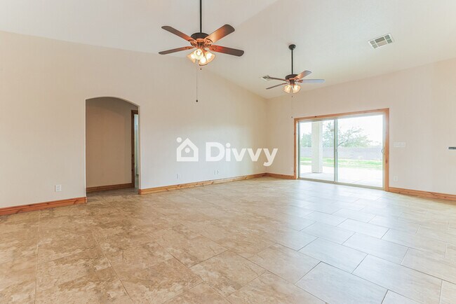 Foto del edificio - 6776 N Overfield Rd