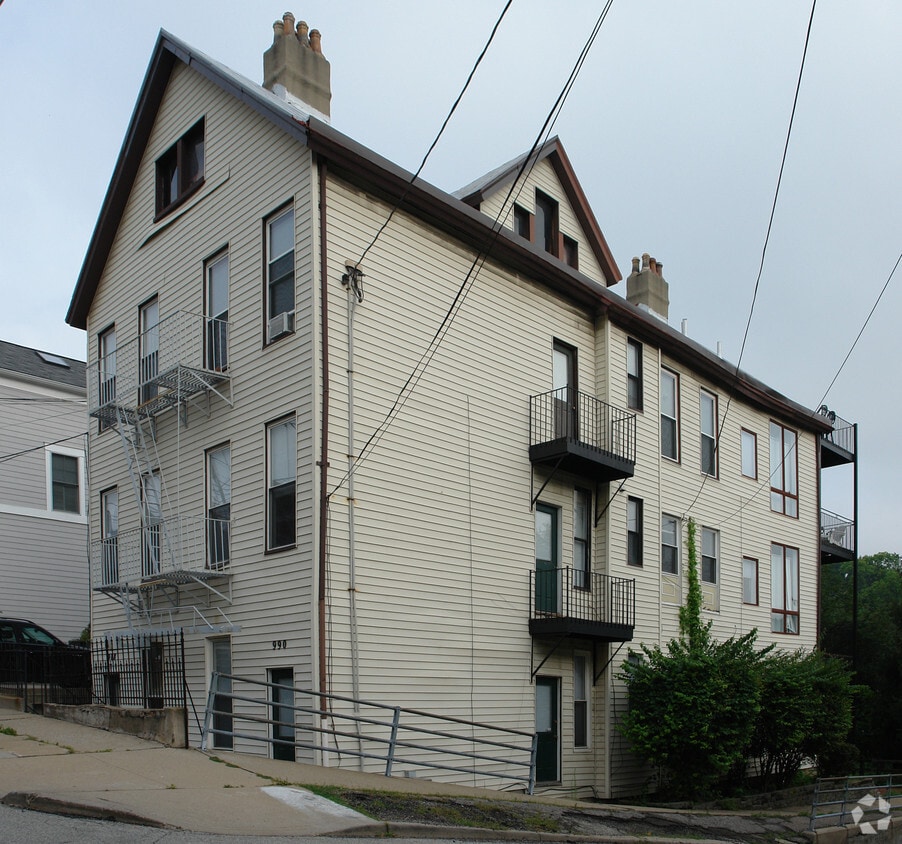 988990 Hatch St, Cincinnati, OH 45202 Apartments in Cincinnati, OH