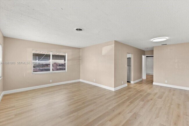 Foto del edificio - 1340 NW 8th Ave