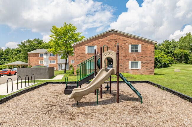 Patio de juegos - Cassady Village Apartments