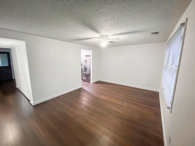 Foto del edificio - 9470 Tracey Lynne Cir
