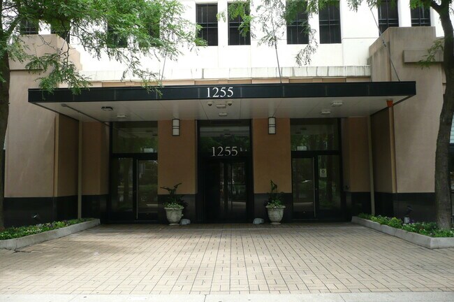 Building Photo - 1255 S State St