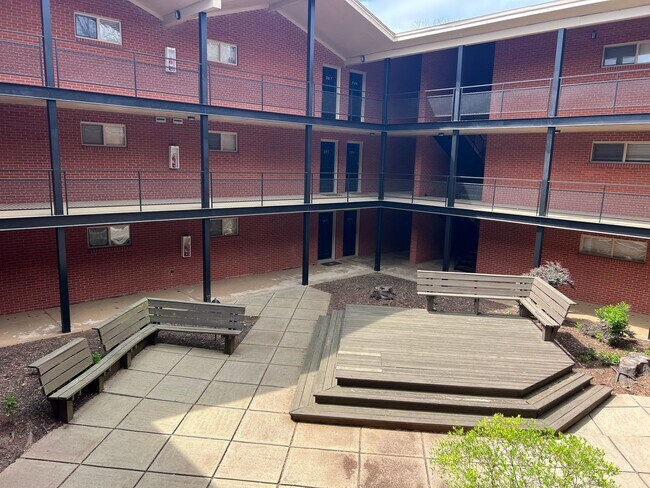 Foto del edificio - 250 Little St