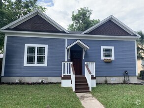 Building Photo - 239 E Woodlawn Ave