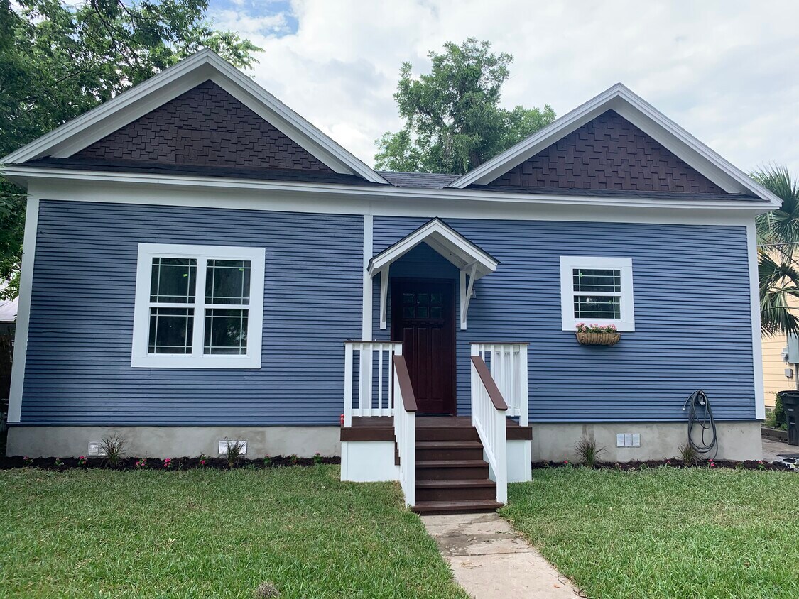 Foto principal - 239 E Woodlawn Ave