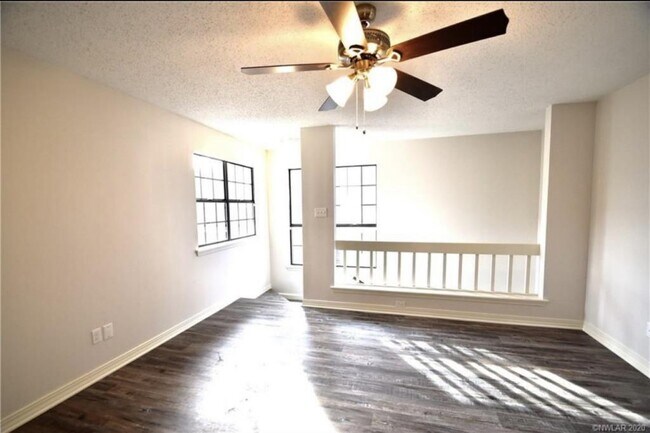 Building Photo - 3111 Airline Dr. #41