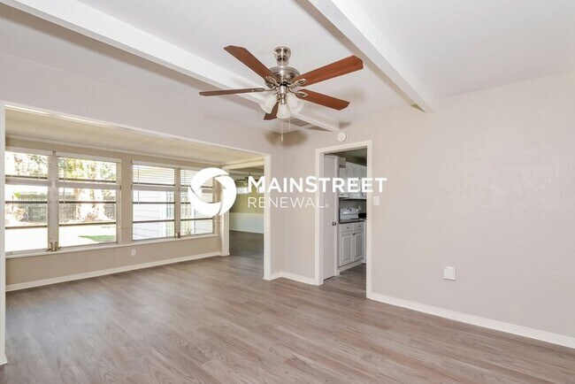Foto del edificio - 3 Bedroom Pet-Friendly Home in Sarasota, FL with Main Street Renewal