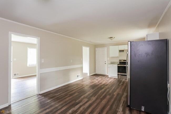 Building Photo - 6061 Pine View Terrace