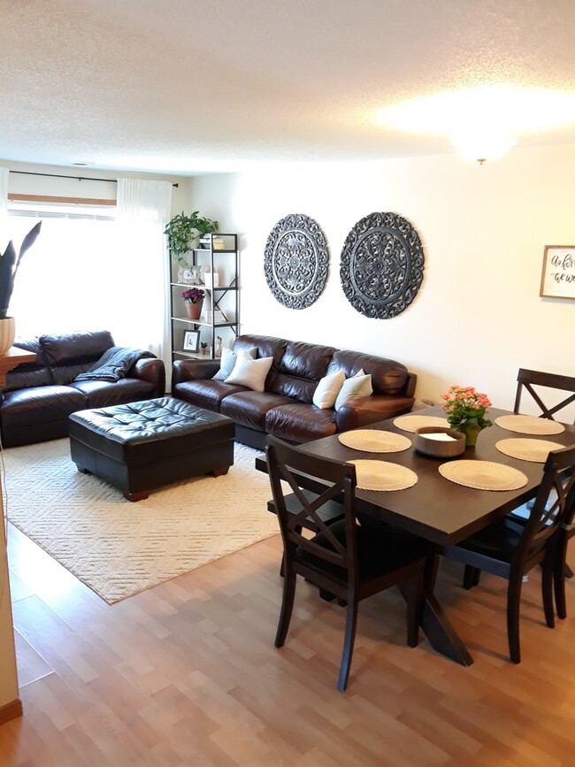 Foto del edificio - 2Bed/1.5Bath Townhome- Apple Valley- Avail...