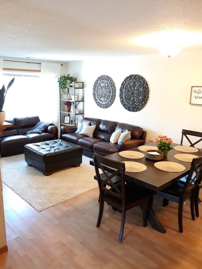 Foto del edificio - 2Bed/1.5Bath Townhome- Apple Valley- Available June 1