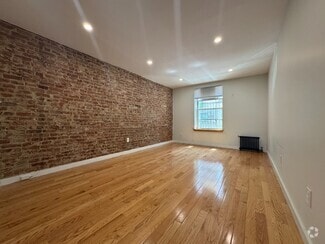 Building Photo - 707 W 171st St