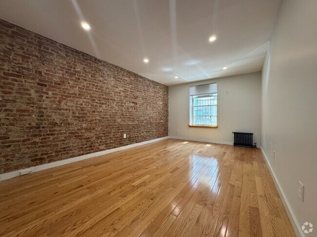 Building Photo - 707 W 171st St