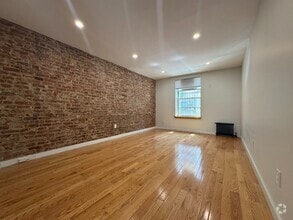 Building Photo - 707 W 171st St