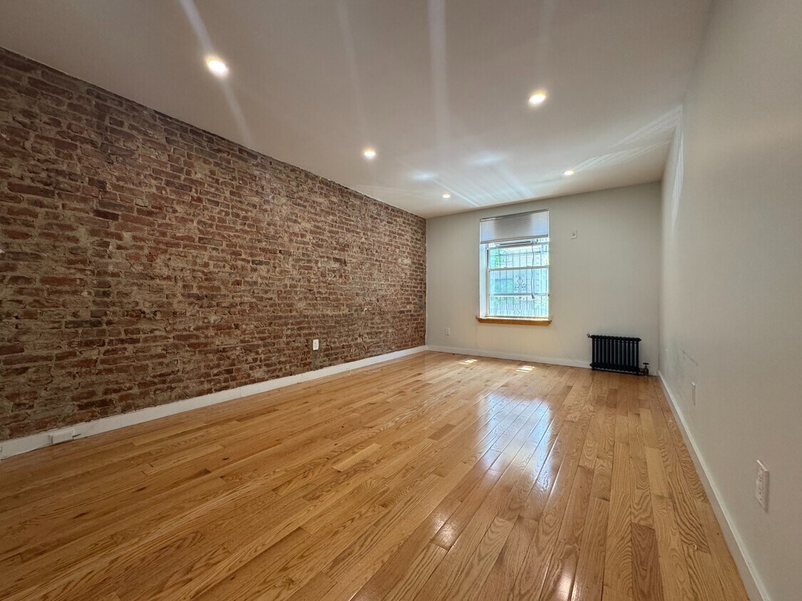 Foto principal - 707 W 171st St