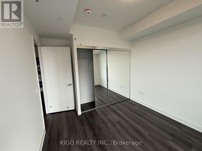 Photo du bâtiment - 448 Burnhamthorpe Rd W