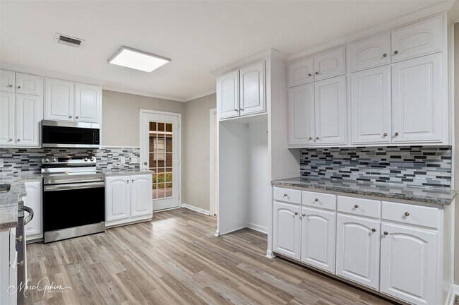 Foto del edificio - 2714 Doles Pl