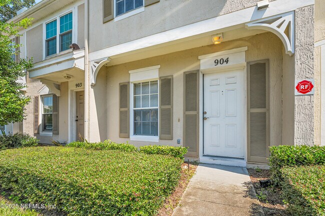 Foto del edificio - 8230 Dames Point Crossing Blvd