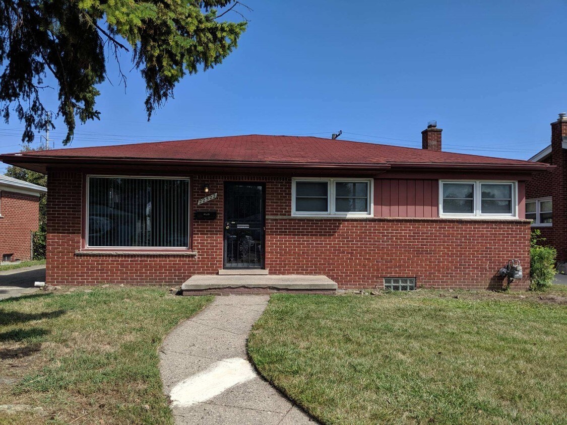 Primary Photo - 22522 Hessel Ave