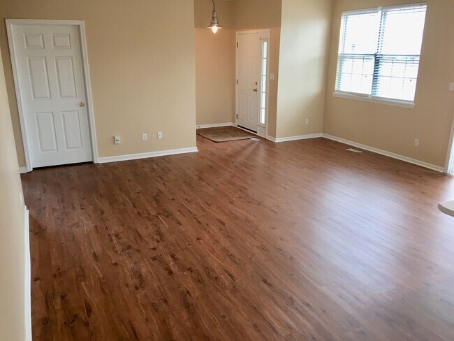 Foto del edificio - 1207 Primrose Ln