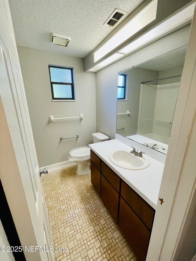 Foto del edificio - 2664 Sunrise Village Dr