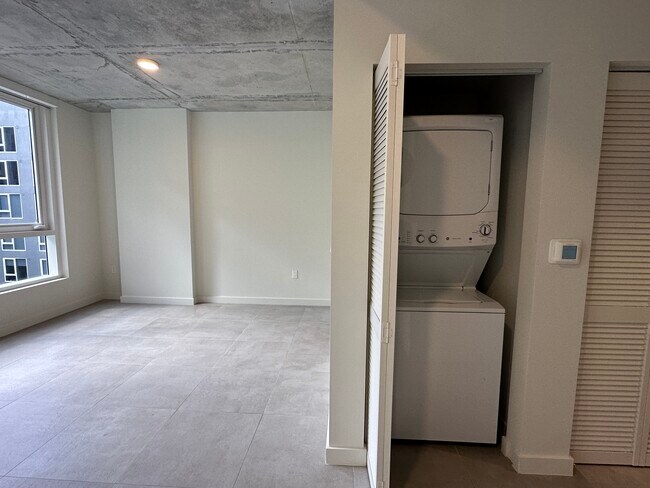 Foto del edificio - 340 NW 32nd St