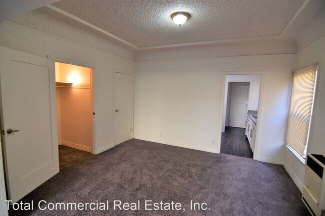 Building Photo - 3809 1/2-3829 S Flower Dr