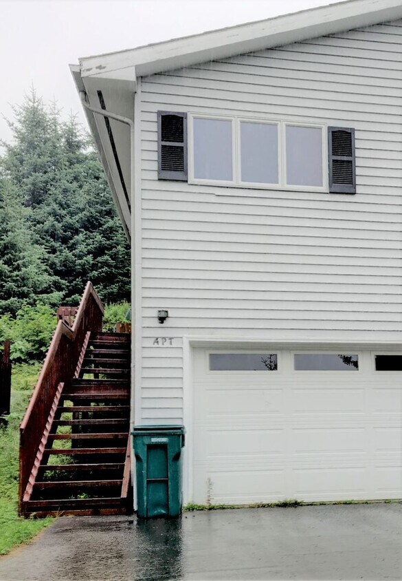 Primary Photo - 1711 Larch Street, Apt. A