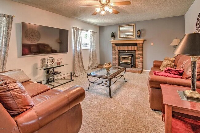 Foto del edificio - 3801 E Mallard Ln