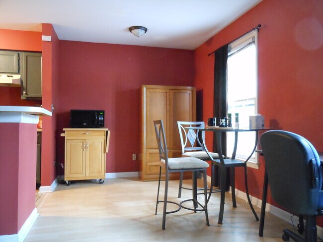 Dining area - 1626 18th Ave S