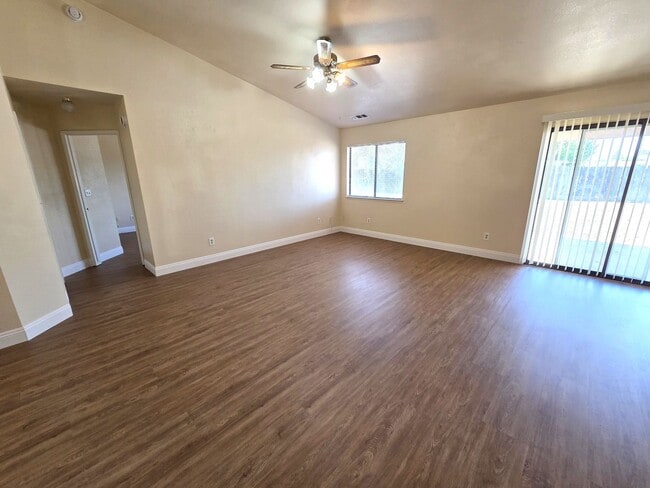 Building Photo - Large 3 Bedroom 2 Bath Home by Westfield School