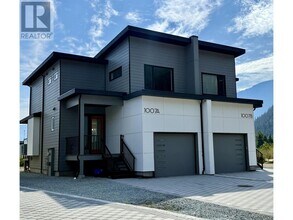 Building Photo - 1007 Phare Cres