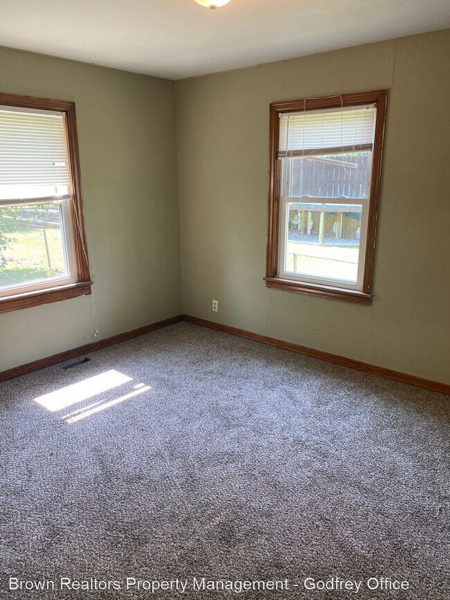 Foto del edificio - 4 br, 1 bath House - 206 Vine St.