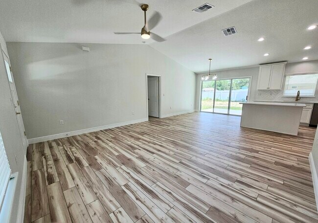 Building Photo - 11 Dogwood Drive Trail