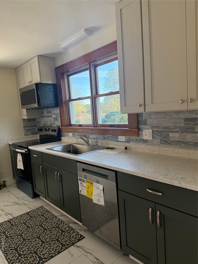 Foto del edificio - 242 Deep Hole Rd